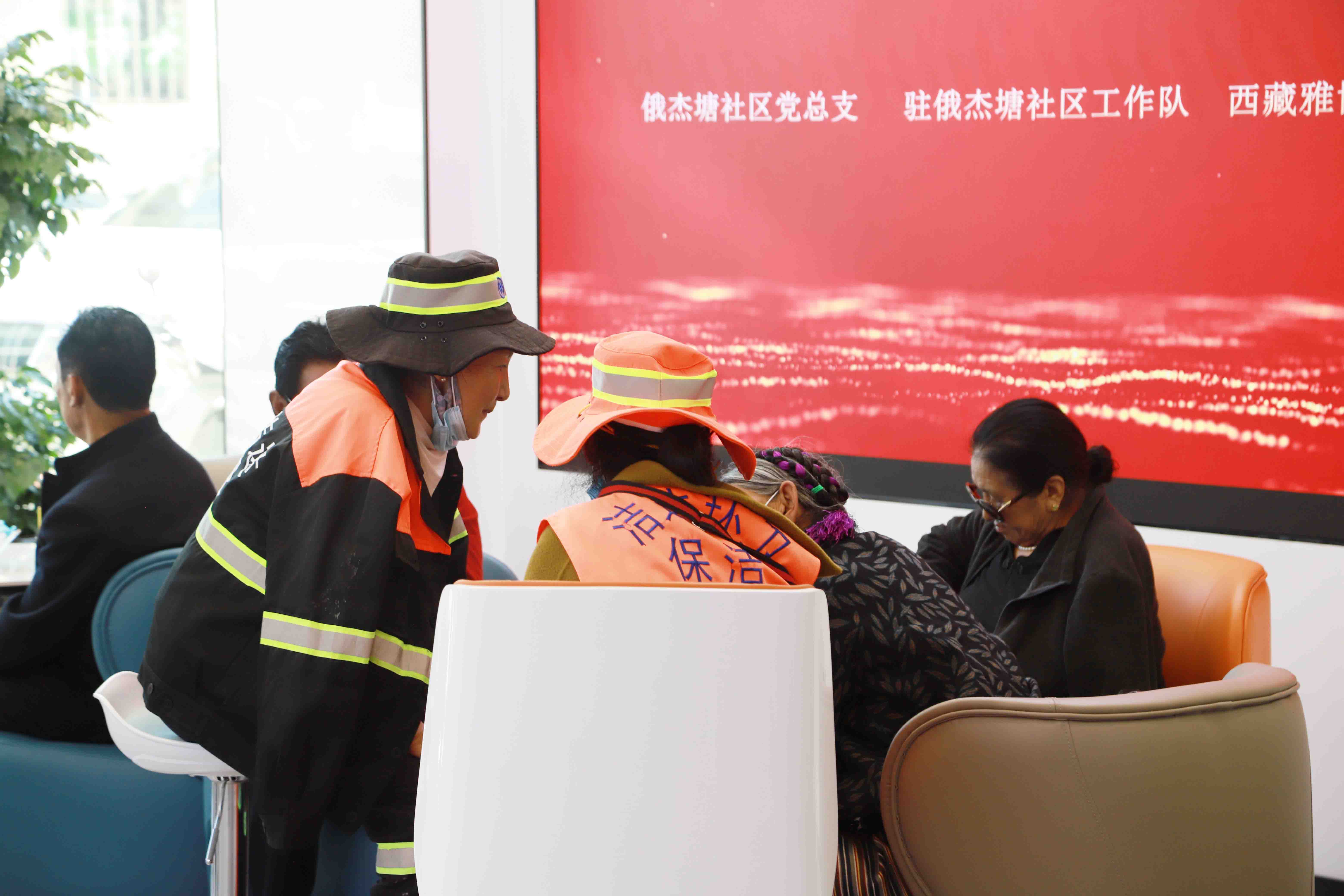 俄杰塘免费镶牙义诊活动圆满结束